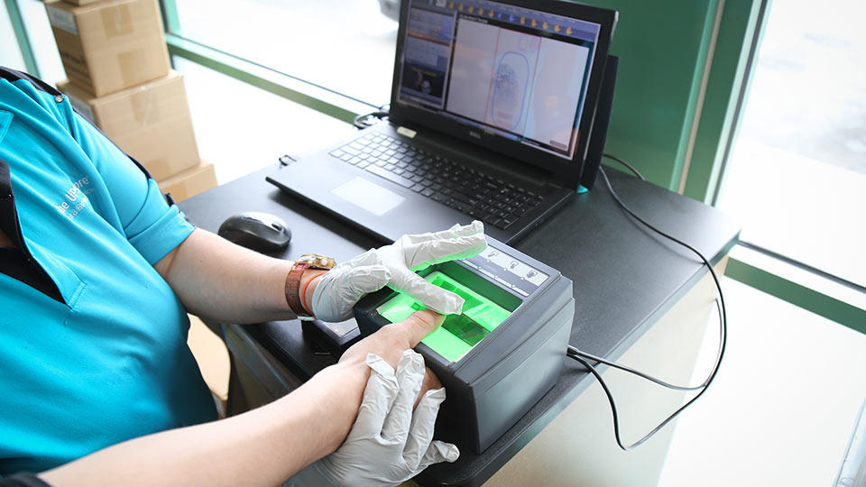 The Difference Between Live Scan and Ink Fingerprinting