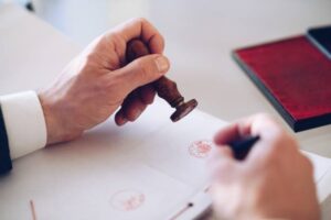 When to Hire a Notary Public for Your Legal Documents