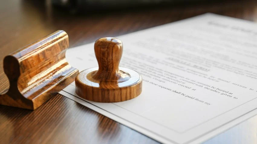 The Difference Between a Notary Public and a Notary Signing Agent