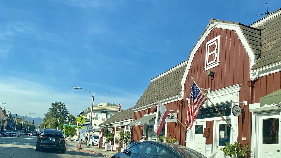 Mobile notary appointment in Brentwood for estate planning and legal document signing