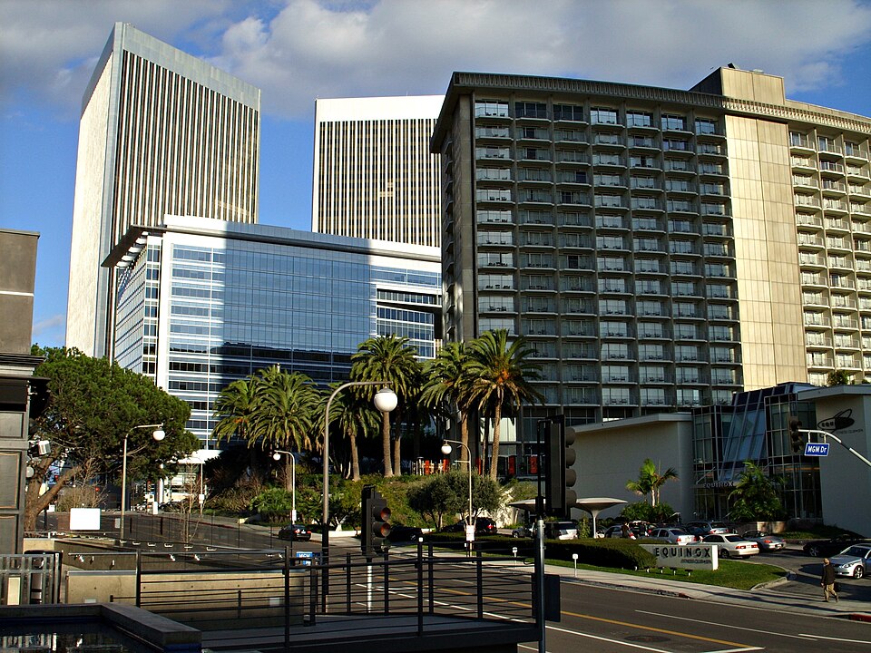 Mobile notary appointment in Century City for legal and business document signing
