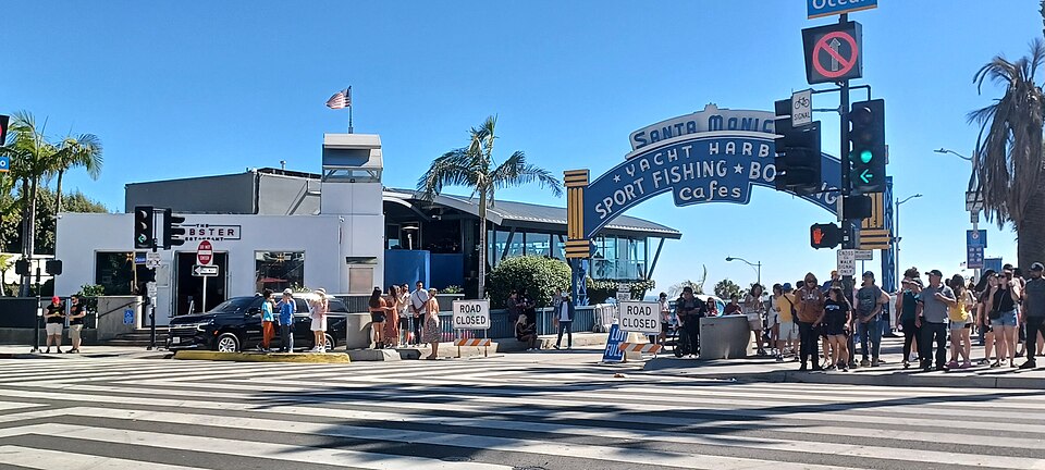 Electronic Live Scan fingerprinting appointment in Santa Monica with fingerprint scanner